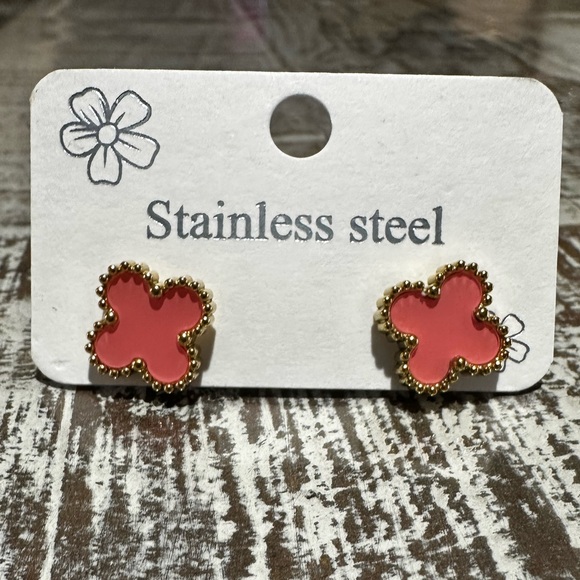 NEW Elegant Four Leaf Clover Design Stud Earrings PINK & GOLD 🩷 BARBIE FEVER 🩷 - Picture 3 of 6